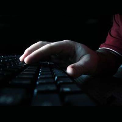 Como um advogado especialista em direito digital atua em crimes contra a privacidade de usuários da internet?