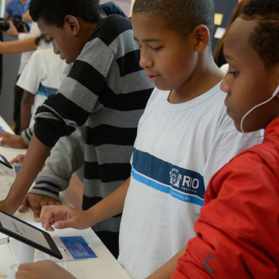 Menos de metade dos estudantes aprendem sobre segurança na Internet, segundo pesquisas